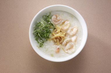 Karides ve kurutulmuş istiridyeli lapa veya lapa.