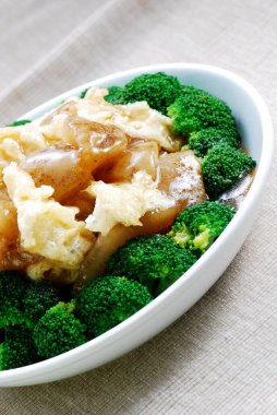 Balık etli haşlanmış deniz hıyarı.