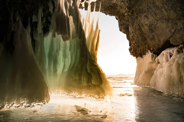 Sol Efeito Luz Sobre Ice Caved Rússia Baikal Inverno Paisagem — Fotografia de Stock