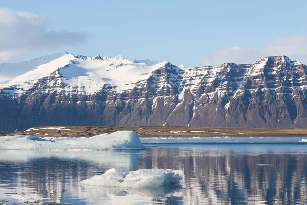 Jokulsarlon Invierno Temporada Lago Con Fondo Montaña Volcán Negro Islandia —  Fotos de Stock