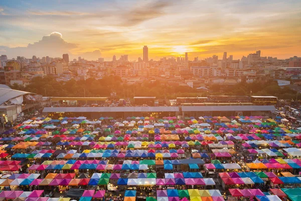 Закат Над Деловым Центром Бангкока Блошиным Рынком — стоковое фото