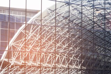 Yansıma modern pencere cephe ofis binası arka plan 