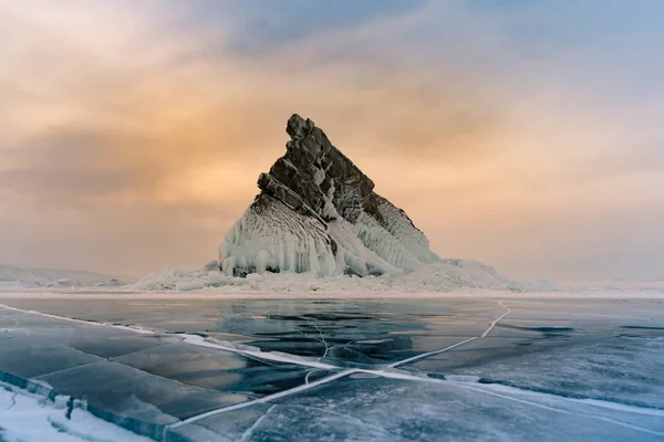 Rock Bevriezing Meer Met Sunrise Hemelachtergrond Baikal Winter Seizoen Natuurlandschap — Stockfoto