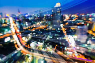 Gece lambası şehir şehir merkezinde tren parça desen arka plan üzerinde bulanık