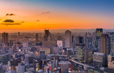 Günbatımı manzarası Osaka Japonya, cityscape arka plan ile şehir Umeda havadan görünümü