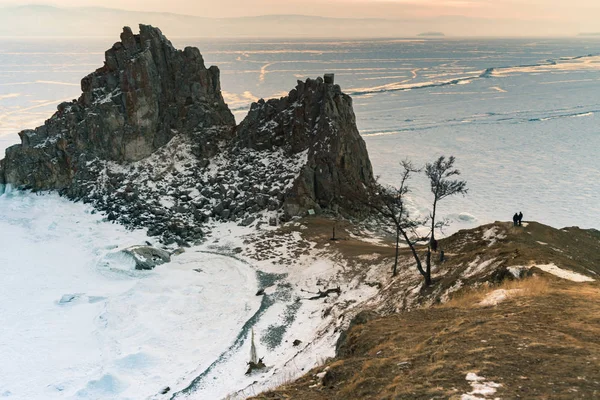 Rock dağ baykal Rusya Kış sezon doğal manzara arka plan üzerinde