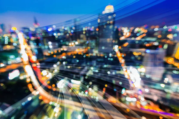 Gece lambası şehir şehir merkezinde tren parça desen arka plan üzerinde bulanık