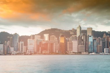 Hong Kong iş şehir manzarası, cityscape arka plan üzerinde günbatımı manzarası