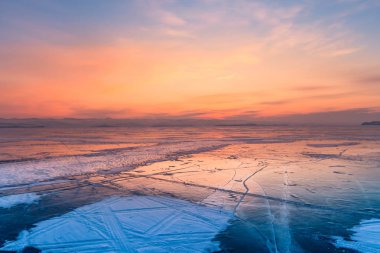 Donmuş su göl günbatımı manzarası arka plan, baykal Rusya ile