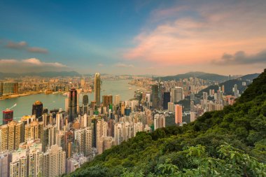 Peak, Victoria Bay şehir merkezinde Hong Kong işini görünümünden şehir