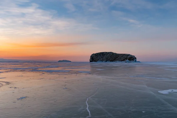 Congeler Lac Eau Baïkal Avec Lever Soleil Skyline Fond Russie — Photo