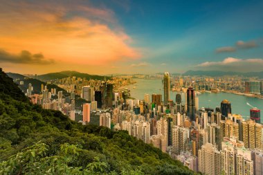 Hong Kong merkezi iş şehir manzarası görünümünden Peak zafer deniz üzerinde