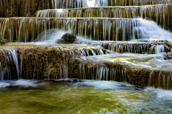 Flera Lager Stream Vattenfall Naturliga Landskap Bakgrund — Stockfoto