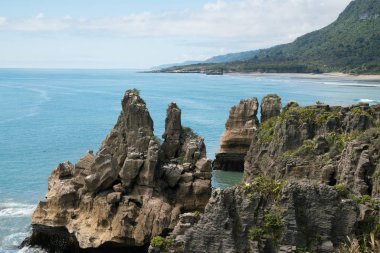 Yeni Zelanda west coast Güney Adası, doğal peyzaj arka plan kayalarda gözleme