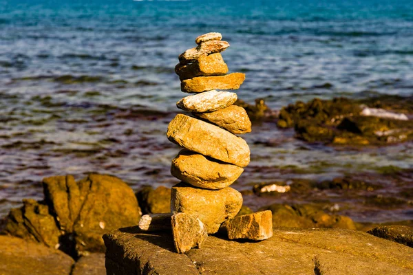 Stack Pedras Sobre Seacoast Zen Conceito Fundo — Fotografia de Stock
