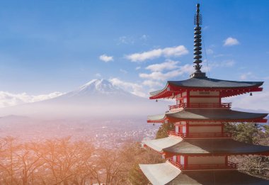 Fuji Dağı Chureito pagoda mavi gökyüzü arka plan, Japonya doğal manzara arka plan ile arkasında