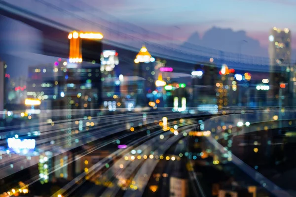 移动列车运动轨迹双曝光模糊散景城市光 抽象背景 — 图库照片