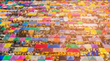 Gök olayları görüntülemek birden çok renk Pazar çatı üst, bit pazarı