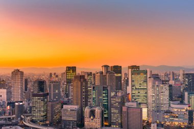 Umeda şehir merkezi iş şehir merkezinde ile sonra günbatımı gökyüzü arka plan, Japonya 