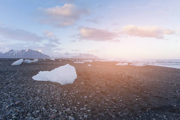 Gletsjerijs Zwarte Rots Strand Genaamd Diamond Beach Ijsland Winter Seizoen — Stockfoto