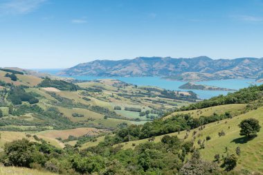 Hill view Outlook'ta Akaroa Yeni Zelanda Doğu kıyısında doğal manzara arka plan