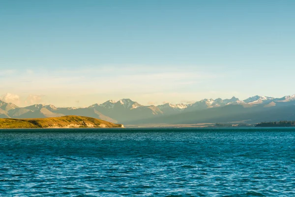 Blue Tekapo Lake Show Covered Mountain Background New Zealand Natural — Stock Photo, Image