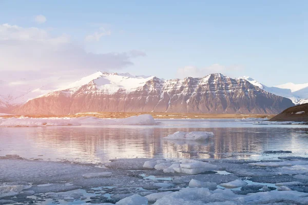 Izland Jokulsarlon Téli Szezon Természeti Táj Háttér Fekete Vulkán Hegy — Stock Fotó