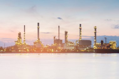 Rafineri fabrika ön Nehri, ağır Industrail arka plan