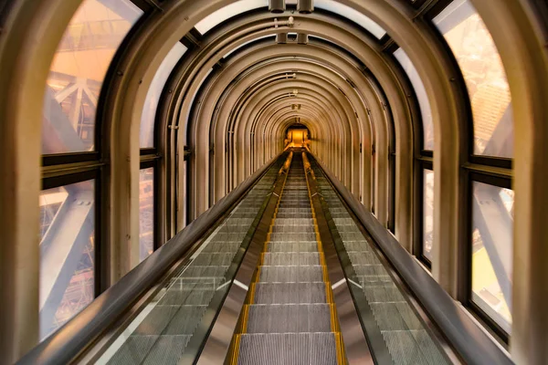 Escalera Túnel Camino Paso Paso Oficina Edificio Suministro —  Fotos de Stock