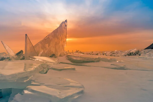 Lámání Ledu Zmrazení Vody Jezera Západu Slunce Obloze Bajkal Rusko — Stock fotografie