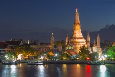 Arun tapınak Nehri ön alacakaranlıkta, Bangkok Tayland Simgesel Yapı