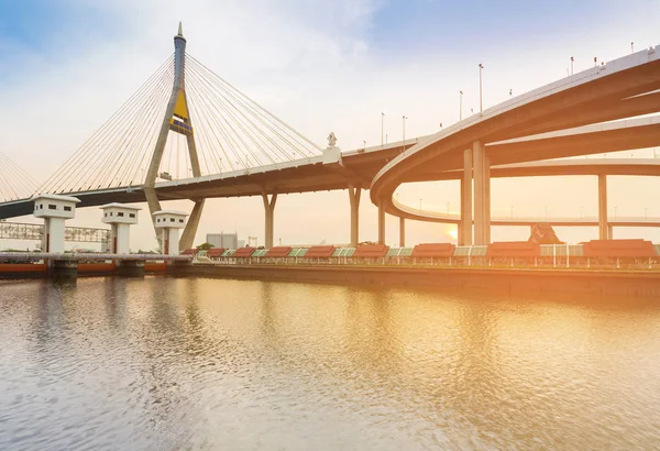 Puente Colgante Conecta Vía Expresa Frente Río Bangkok Tailandia — Foto de Stock