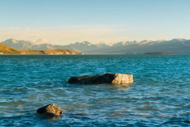 Su Gölü Wanaka Mt.Cook doğal manzara arka planda, Yeni Zelanda manzara