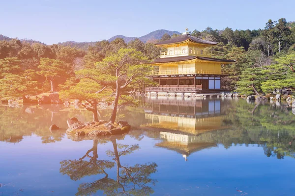 Altın Köşk Budist Antik Tapınak Yansıma Gölü Kyoto Japonya Dönüm — Stok fotoğraf