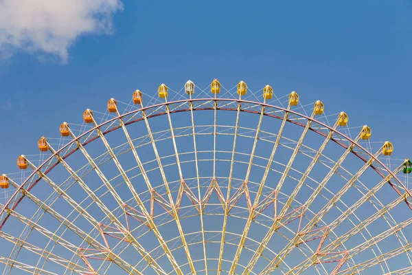 Roda Gigante Com Céu Azul Claro Parque Diversões — Fotografia de Stock