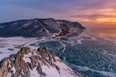 Baykal su göl kış sezon havadan görünümü ile gündoğumu gök, Rusya doğal peyzaj