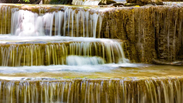 Wasserfall Mehrere Schichten Tropischen Dschungel Natürliche Landschaft Hintergrund — Stockfoto