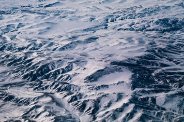 Havadan görünümü volkan dağ sırasında kış sezon doğal manzara arka plan siyah