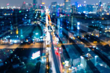 Gece şehir tren parça hareket çift pozlama üzerinde ışık görüntü