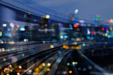 Çift Pozlama, şehir gece bulanıklık hareket tren yolu üzerinde arka plan ışık