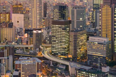 Gece umeda ofis binası, Osaka Japonya cityscape 