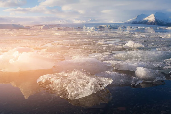 Congelar Lago Hielo Reflexión Islandia Invierno Paisaje Natural —  Fotos de Stock