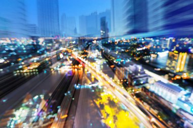 Çift Pozlama hareket tren şehir gece boyunca hareketli ışık, soyut arka plan bulanıklık