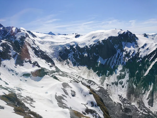 Pokryte Śniegiem Szczyt Czarny Wulkan Nowozelandzki Naturalny Krajobraz Tła — Zdjęcie stockowe