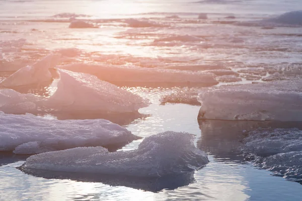 冻结水湖在冬天季节 冰岛自然景观背景 — 图库照片