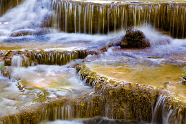 Stream Motion Djupa Skog Vattenfall Nära Upp Naturliga Landskap Bakgrund — Stockfoto