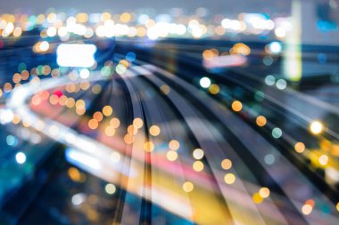 Hızlı tren yolu üzerinde ışık şehri bulanıklık, arka plan