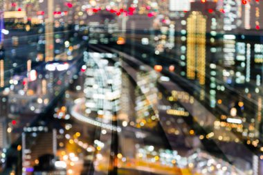 Merkezi iş bina tren parça hareket, arka plan üzerinde bokeh hafif bulanıklık