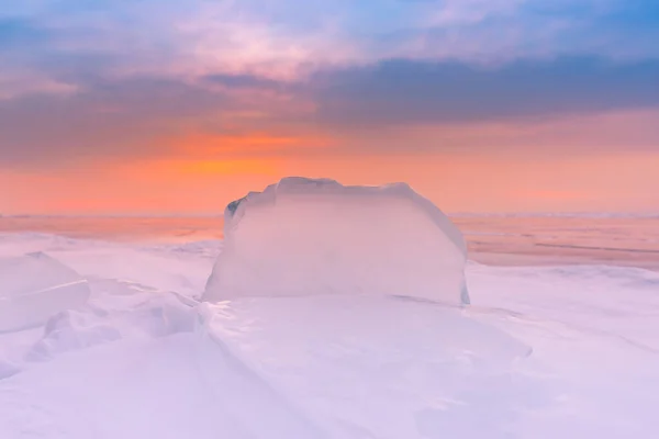 Vacker Frost Vatten Sjö Med Solljus Skyline Bakgrund Bajkal Ryssland Royaltyfria Stockbilder