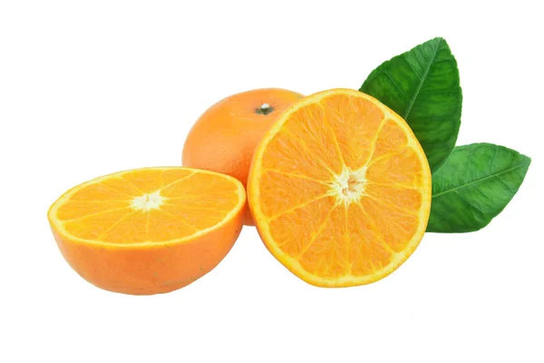 Orange Frukt Med Hälften Och Blad Isolerad Vit Bakgrund — Stockfoto